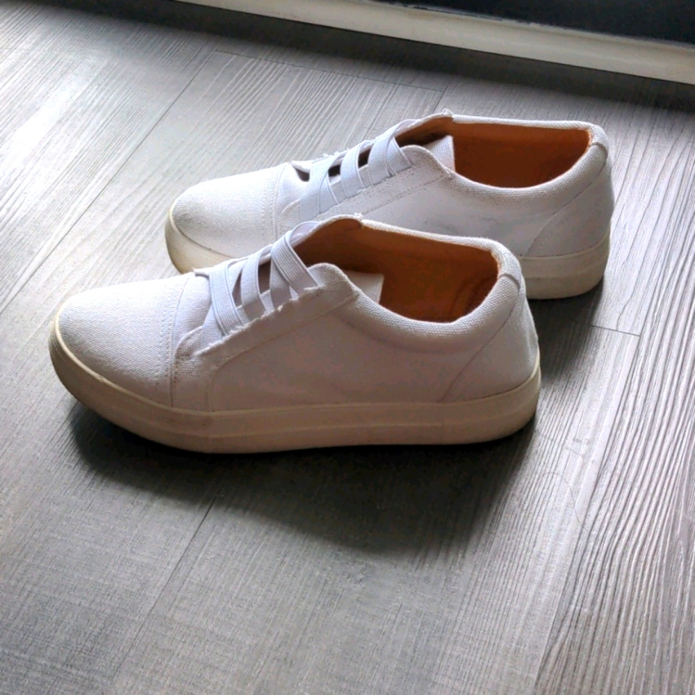 DOLCE VITA SLIDE SNEAKERS 👟